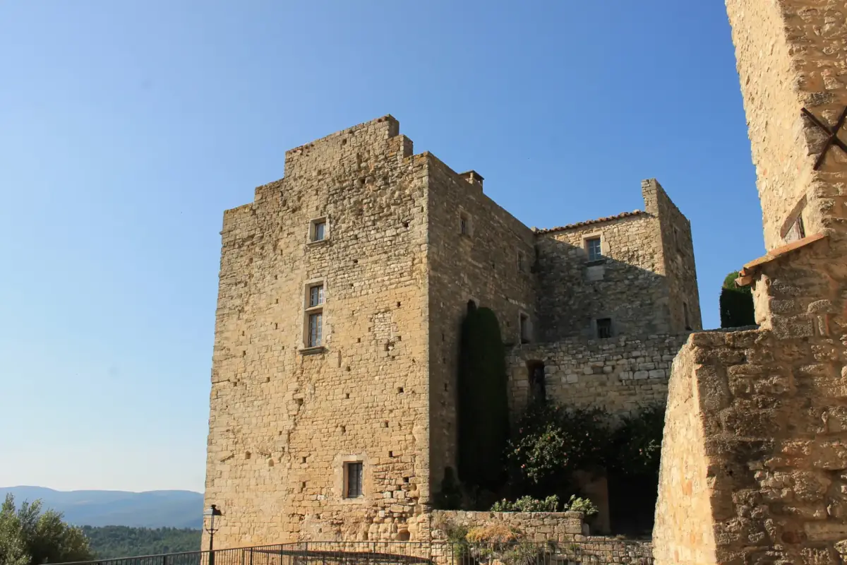 Caseneuve village du Luberon