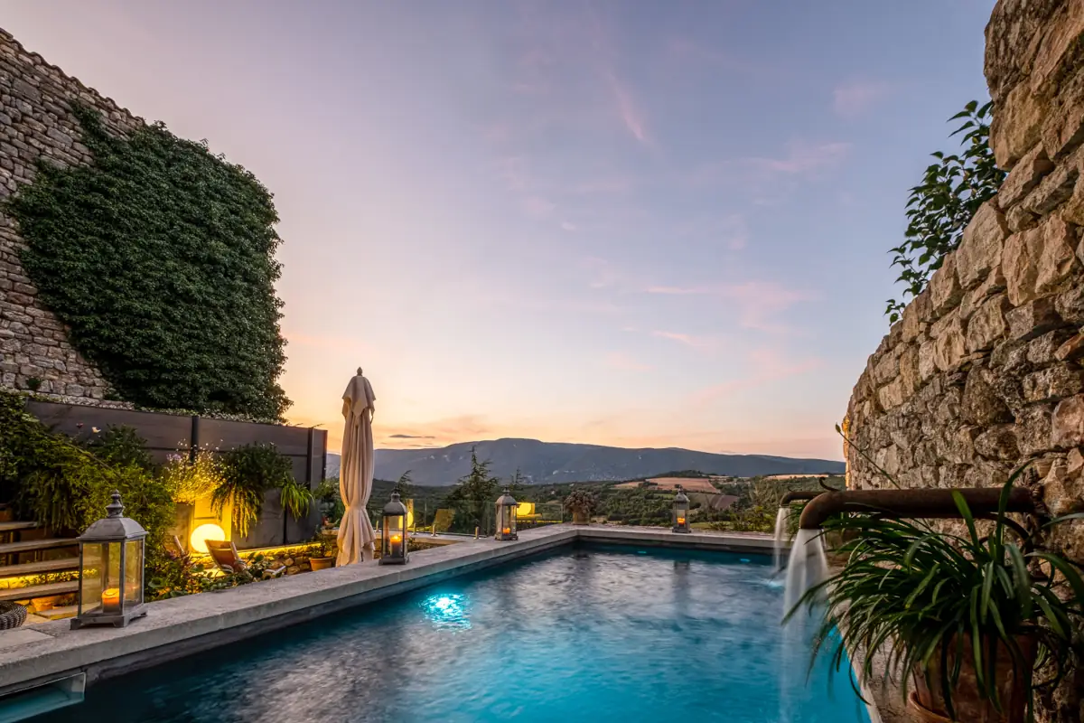 Terrasse et Piscine à la Bastide de Caseneuve