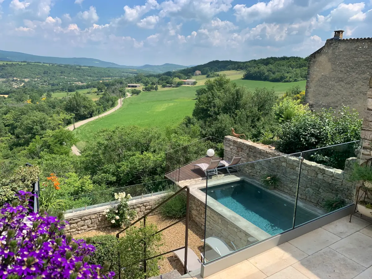Terrasse et Piscine à la Bastide de Caseneuve